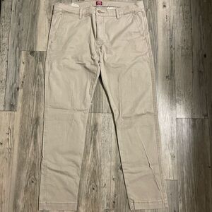 Men's Levi’s Khaki Chino Pants